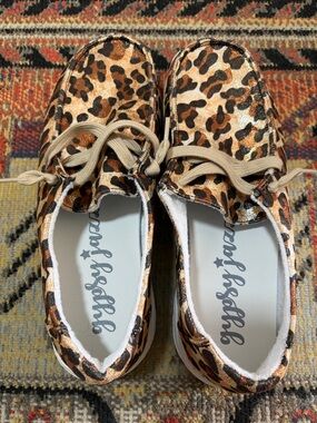 Gypsy Jazz Leopard Print Lace-Up Flats in Brown and Black